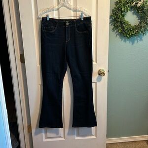 Democracy ab solution size 12